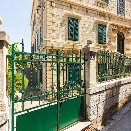 Double Lukre With View