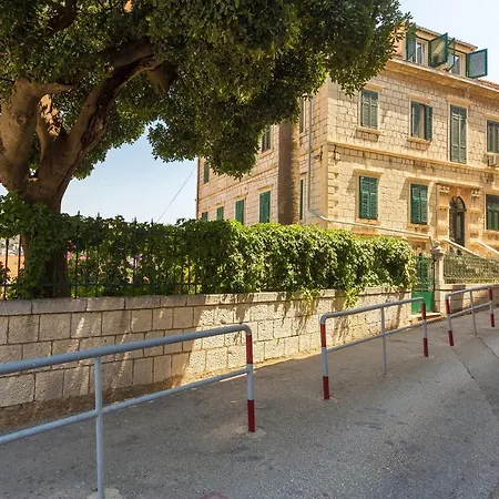 Double Lukre With View